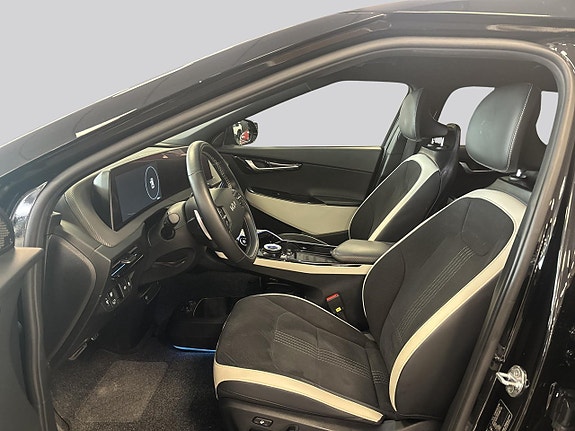 Kia EV6 8 of 15