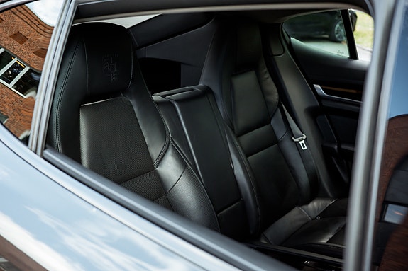 Porsche Panamera 4 7 of 12