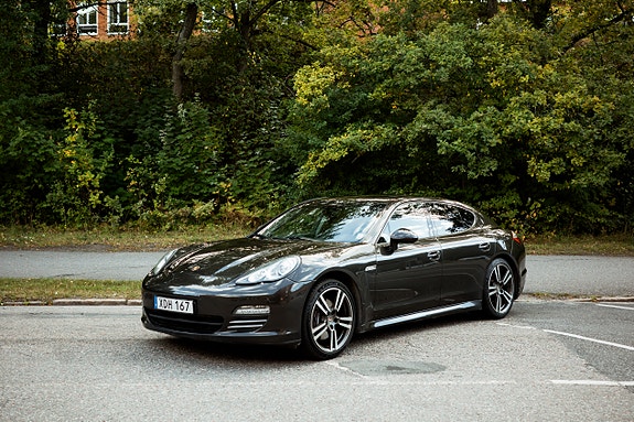 Porsche Panamera 4 2 of 12