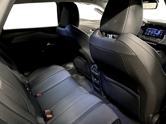 Peugeot 308 SW 15 of 19