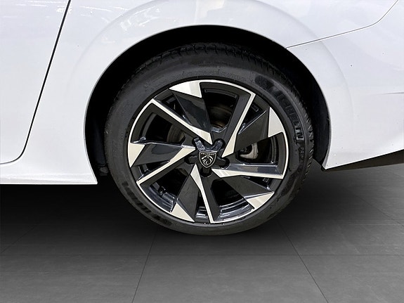 Peugeot 308 SW 18 of 19