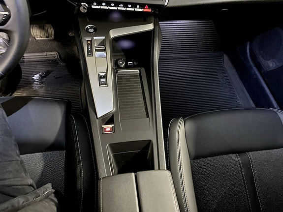 Peugeot 308 SW 13 of 19