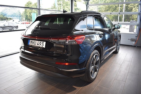 Audi Q4 e-tron 3 of 7