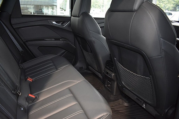 Audi Q4 e-tron 5 of 7