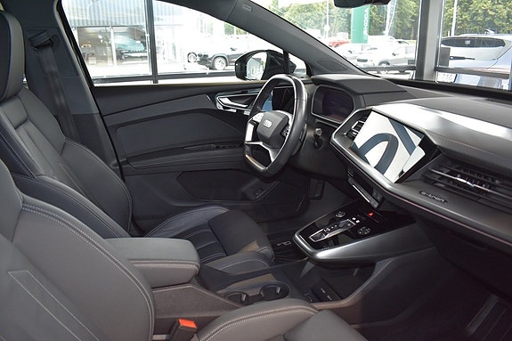 Audi Q4 e-tron 4 of 7