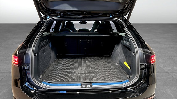Volkswagen Passat 13 of 23