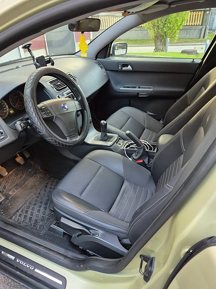 Volvo S40 2 of 4