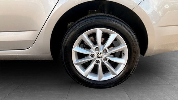Skoda Octavia 6 of 12
