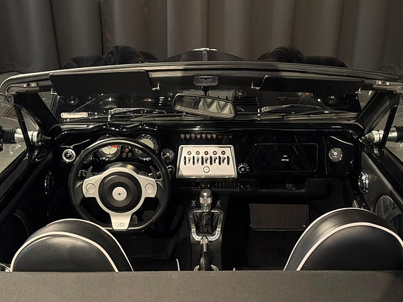 Morgan Aero 8 9 of 13