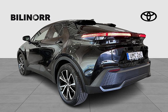 Toyota C-HR 4 of 12
