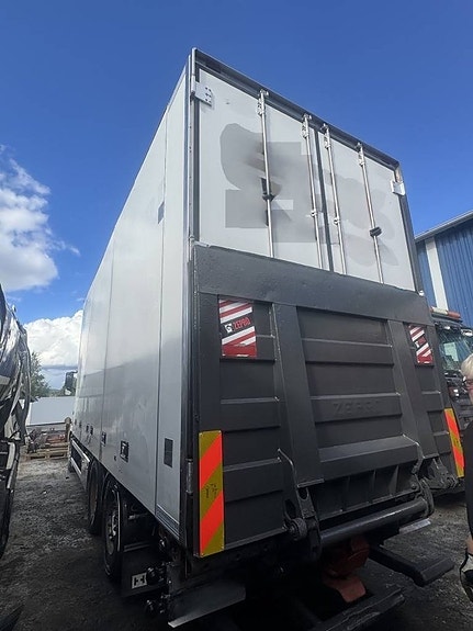 Volvo FH 460 2 of 8