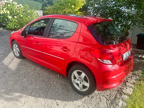 Peugeot 207 2 of 9