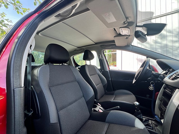 Peugeot 207 3 of 9