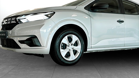 Dacia Sandero 9 of 12