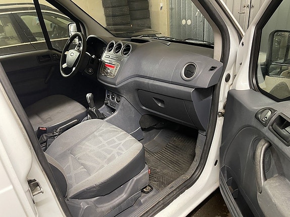 Ford Transit Connect 9 of 11