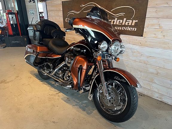 Harley-Davidson Electra Glide Ultra Classic 3 of 4