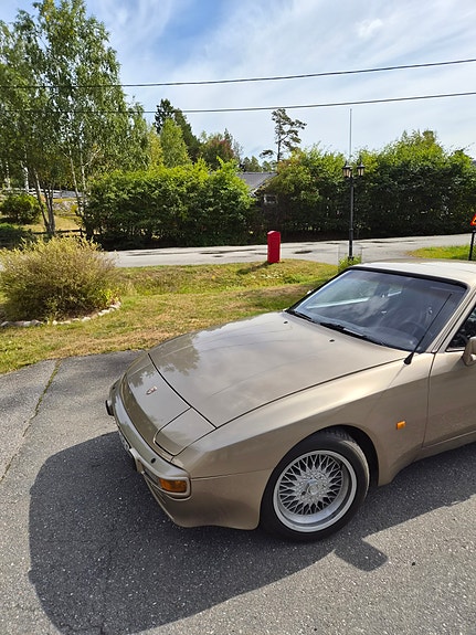 Porsche 944 2 of 9