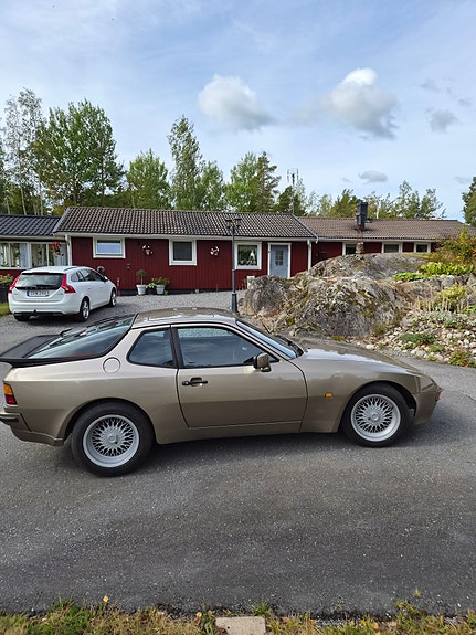 Porsche 944 3 of 9