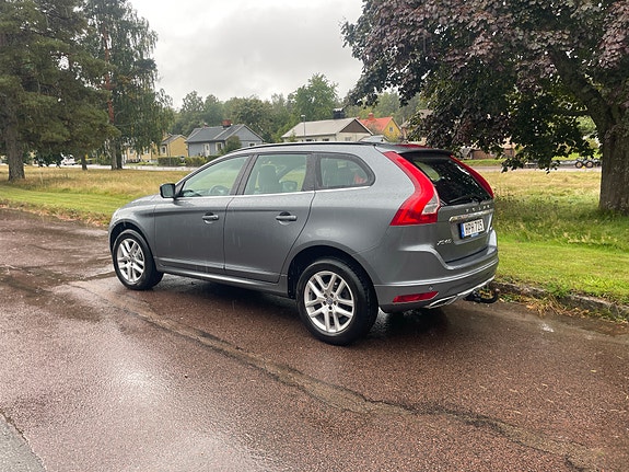 Volvo XC60 2 of 4