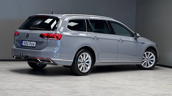 Volkswagen Passat 17 of 25