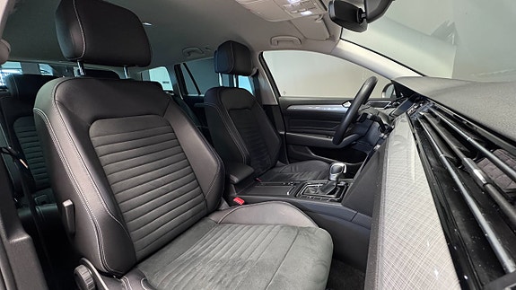 Volkswagen Passat 11 of 25
