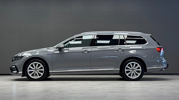 Volkswagen Passat 4 of 25