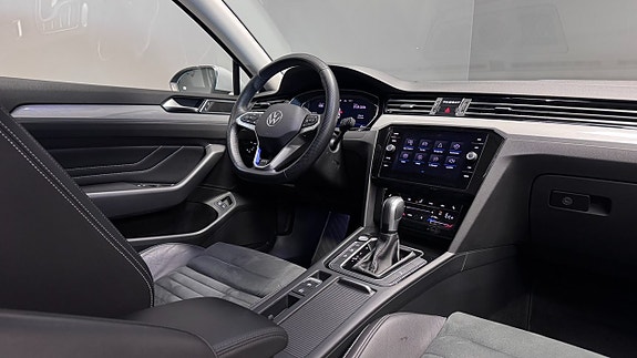 Volkswagen Passat 10 of 25