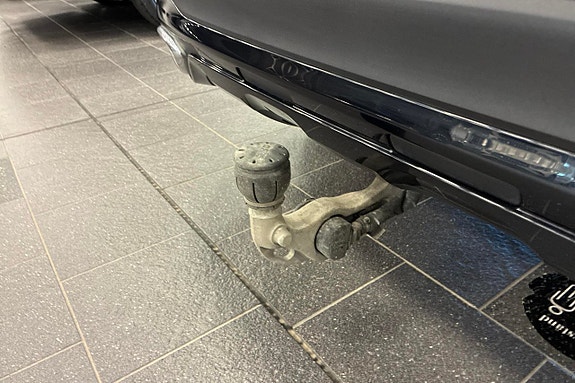 Mercedes-Benz GLC300 e 13 of 26
