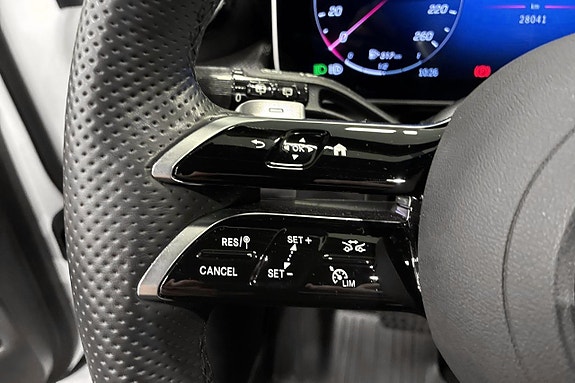 Mercedes-Benz GLC300 e 18 of 26