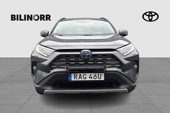 Toyota RAV4 2 of 13