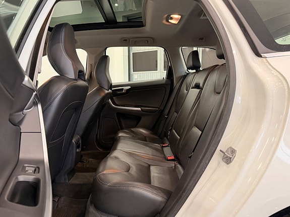 Volvo XC60 15 of 23