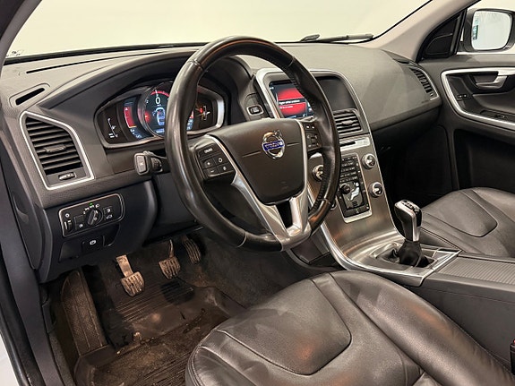 Volvo XC60 10 of 23