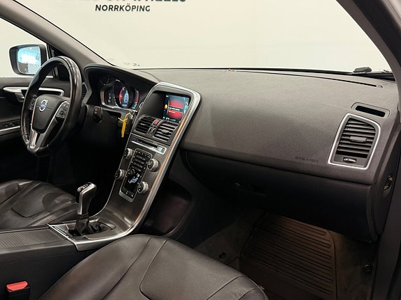 Volvo XC60 12 of 23