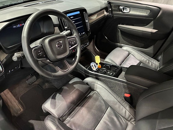 Volvo XC40 9 of 19