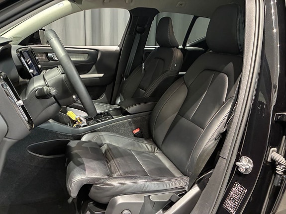 Volvo XC40 8 of 19