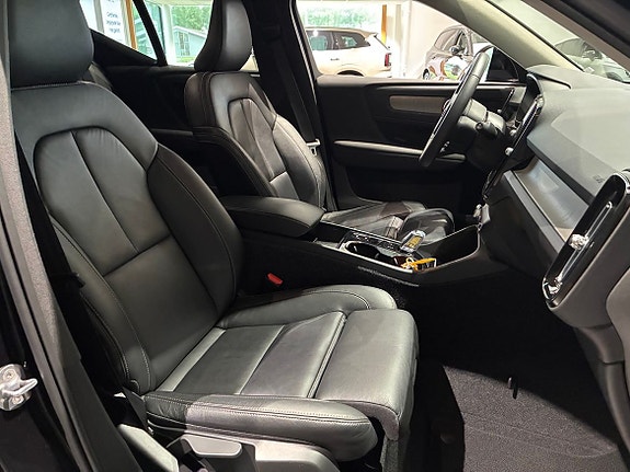 Volvo XC40 13 of 19