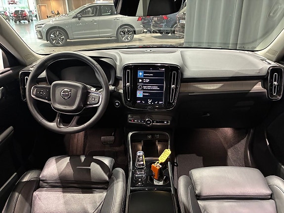 Volvo XC40 16 of 19