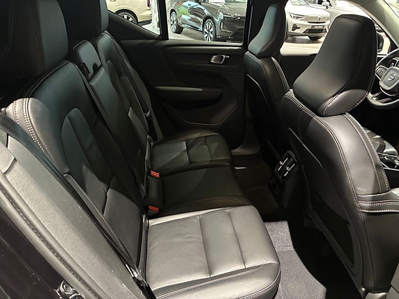 Volvo XC40 12 of 19
