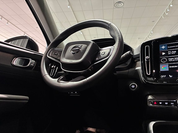 Volvo XC40 17 of 19