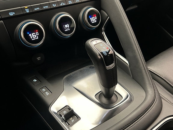 Jaguar E-PACE 19 of 26