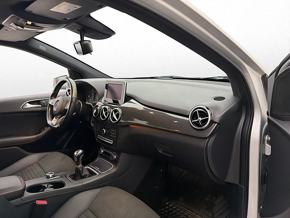 Mercedes-Benz B180 11 of 26
