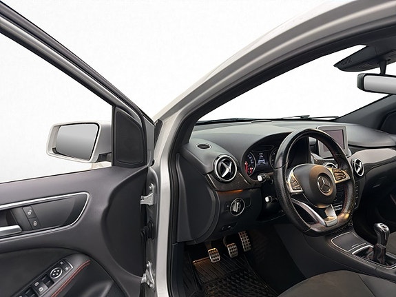 Mercedes-Benz B180 14 of 26