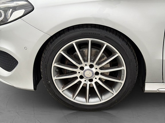 Mercedes-Benz B180 23 of 26