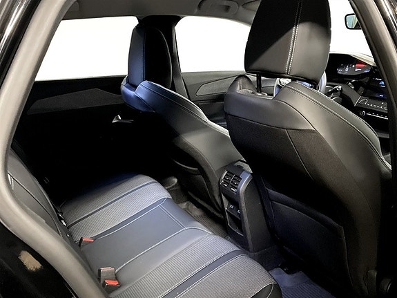 Peugeot 308 SW 15 of 19