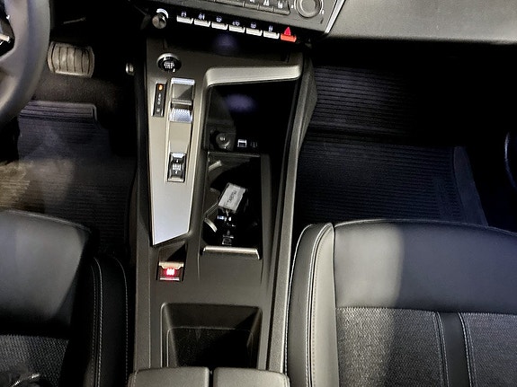 Peugeot 308 SW 13 of 19