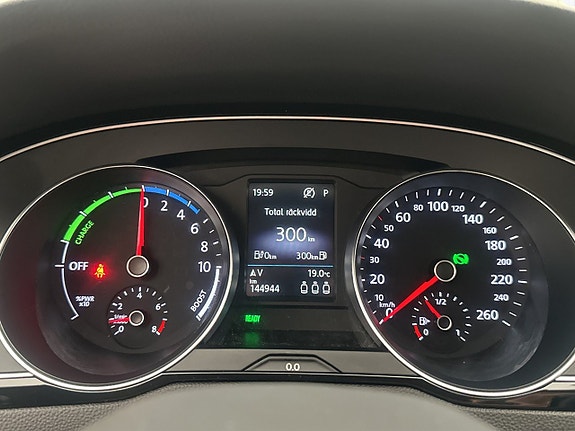 Volkswagen Passat 17 of 29