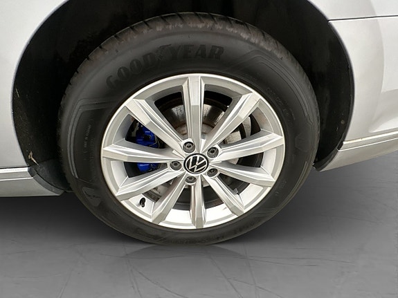 Volkswagen Passat 27 of 29