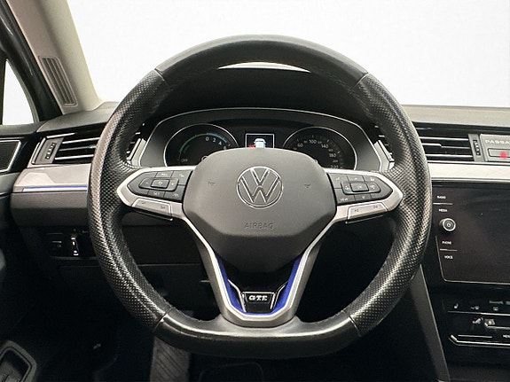 Volkswagen Passat 15 of 29