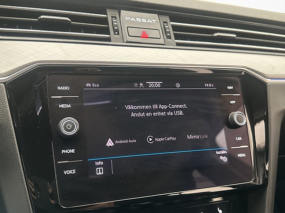 Volkswagen Passat 23 of 29