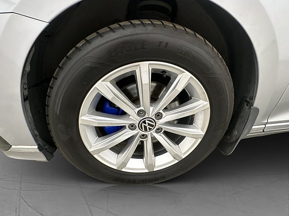 Volkswagen Passat 26 of 29